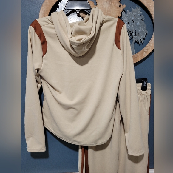Beige and Brown Tracksuit Set. New. Size L. - Picture 5 of 8